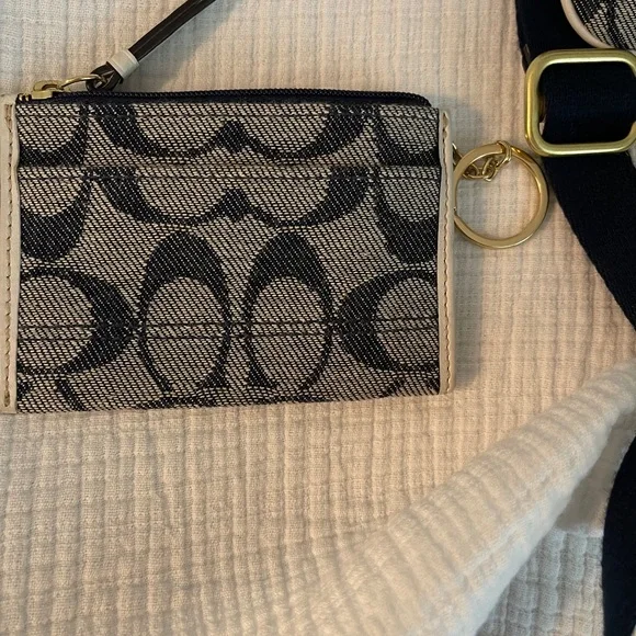 Vintage Coach Print cross body navy/white canvas strap - Picture 7 of 11
